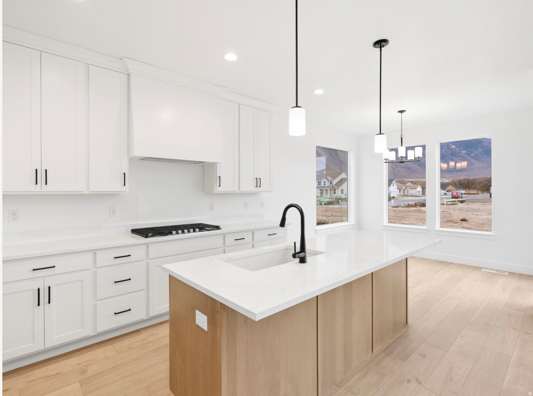 BROAD HOLLOW - Residential