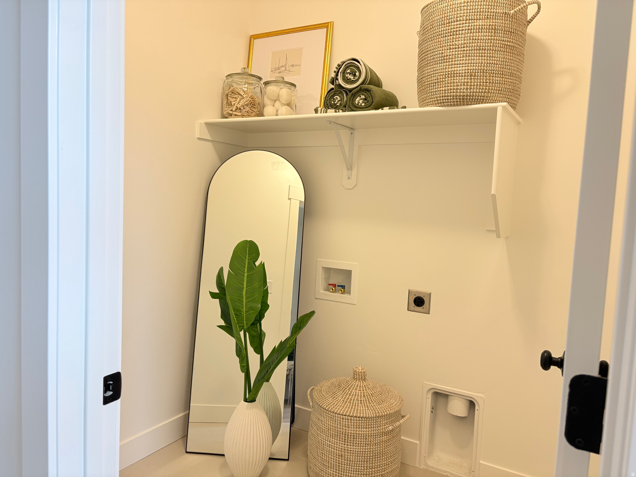 BROAD HOLLOW - Residential