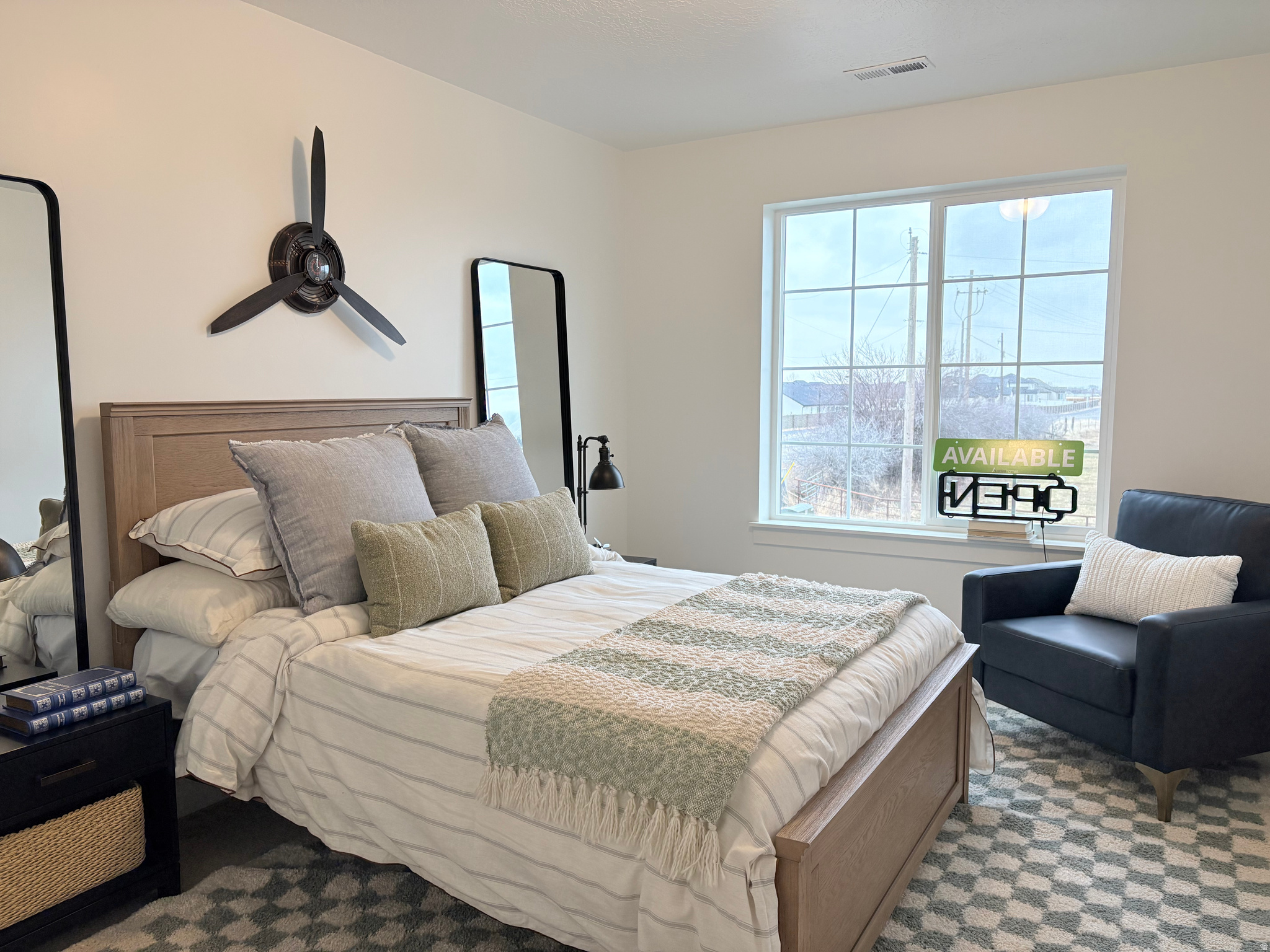 BROAD HOLLOW - Residential