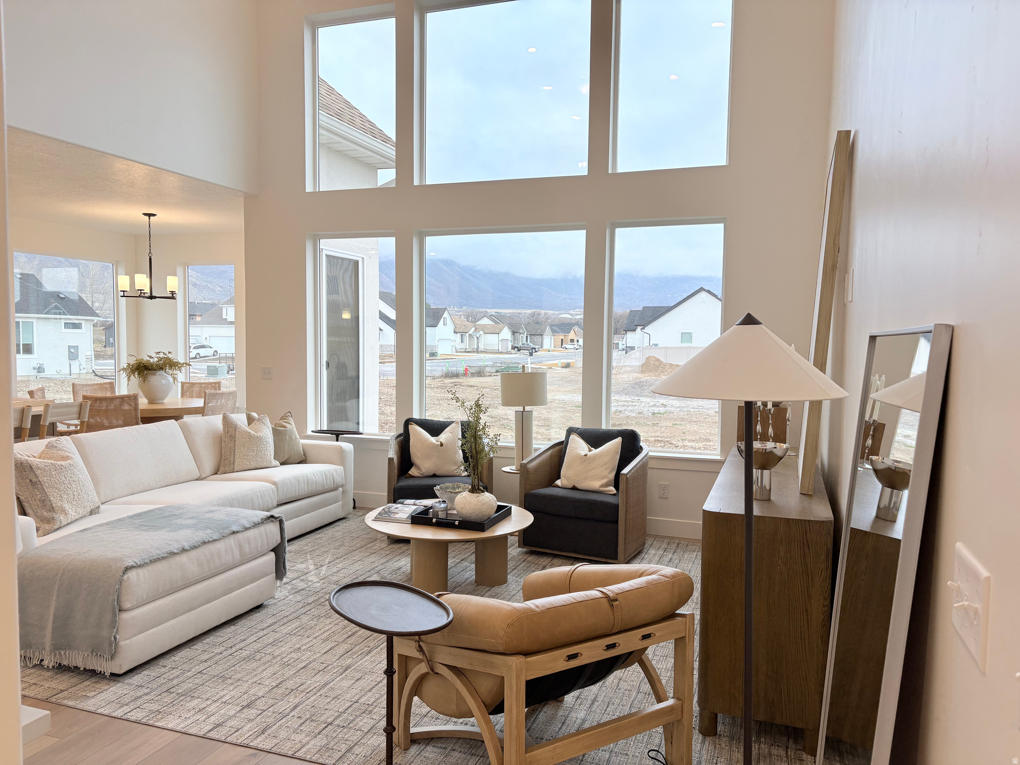 BROAD HOLLOW - Residential