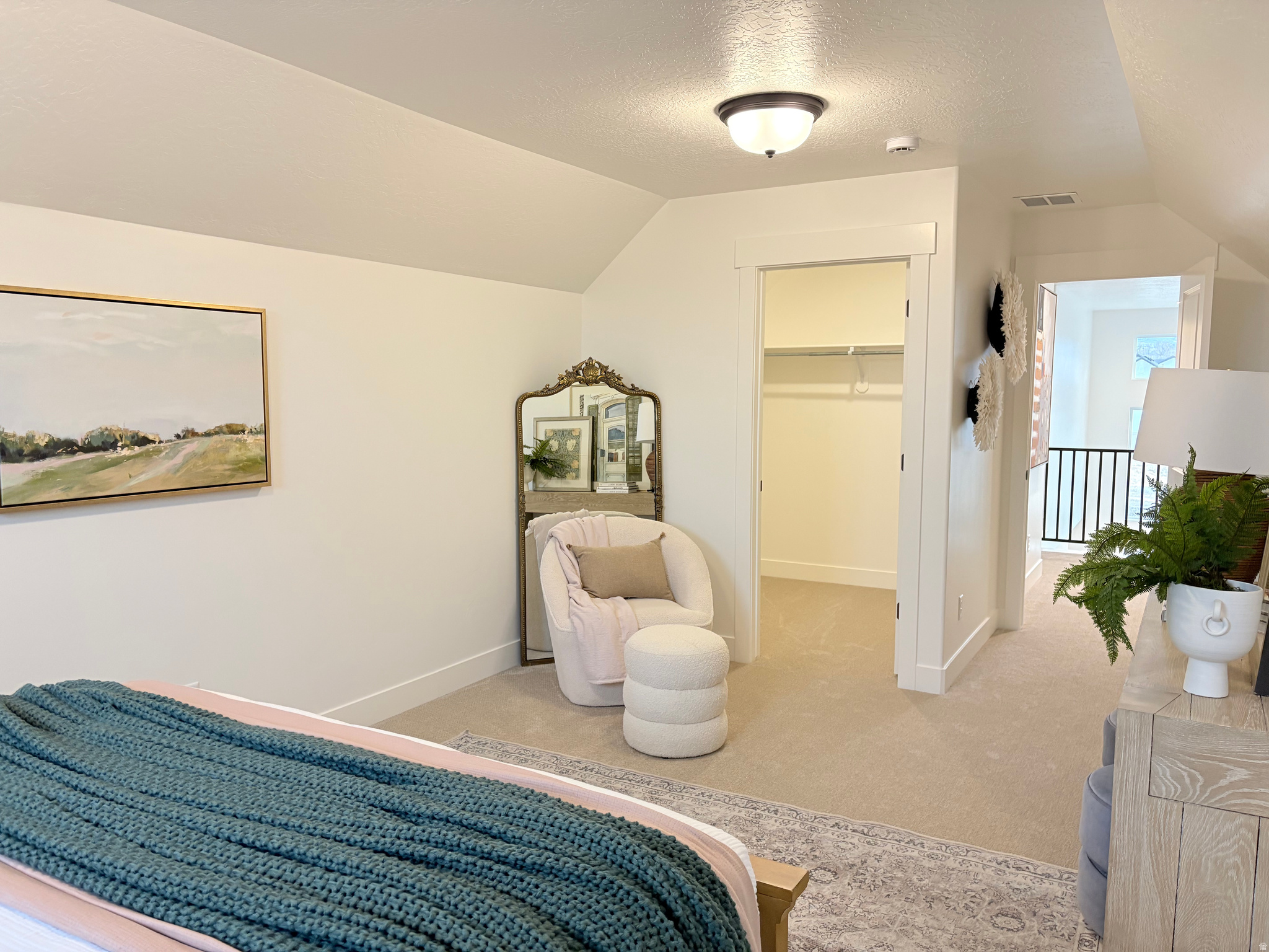 BROAD HOLLOW - Residential