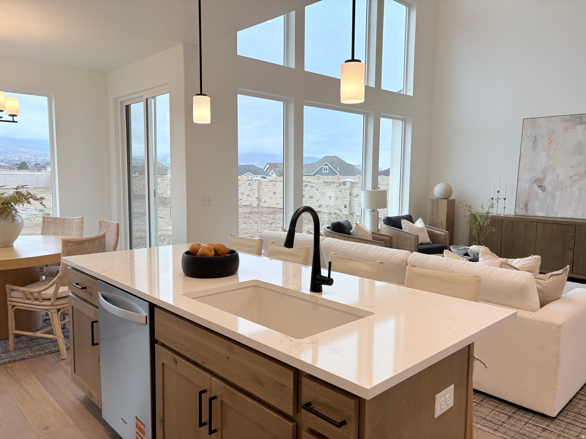 BROAD HOLLOW - Residential