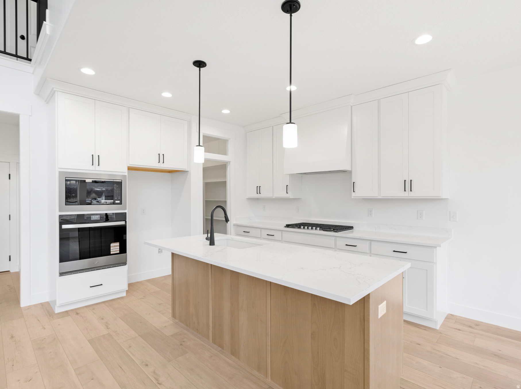 BROAD HOLLOW - Residential