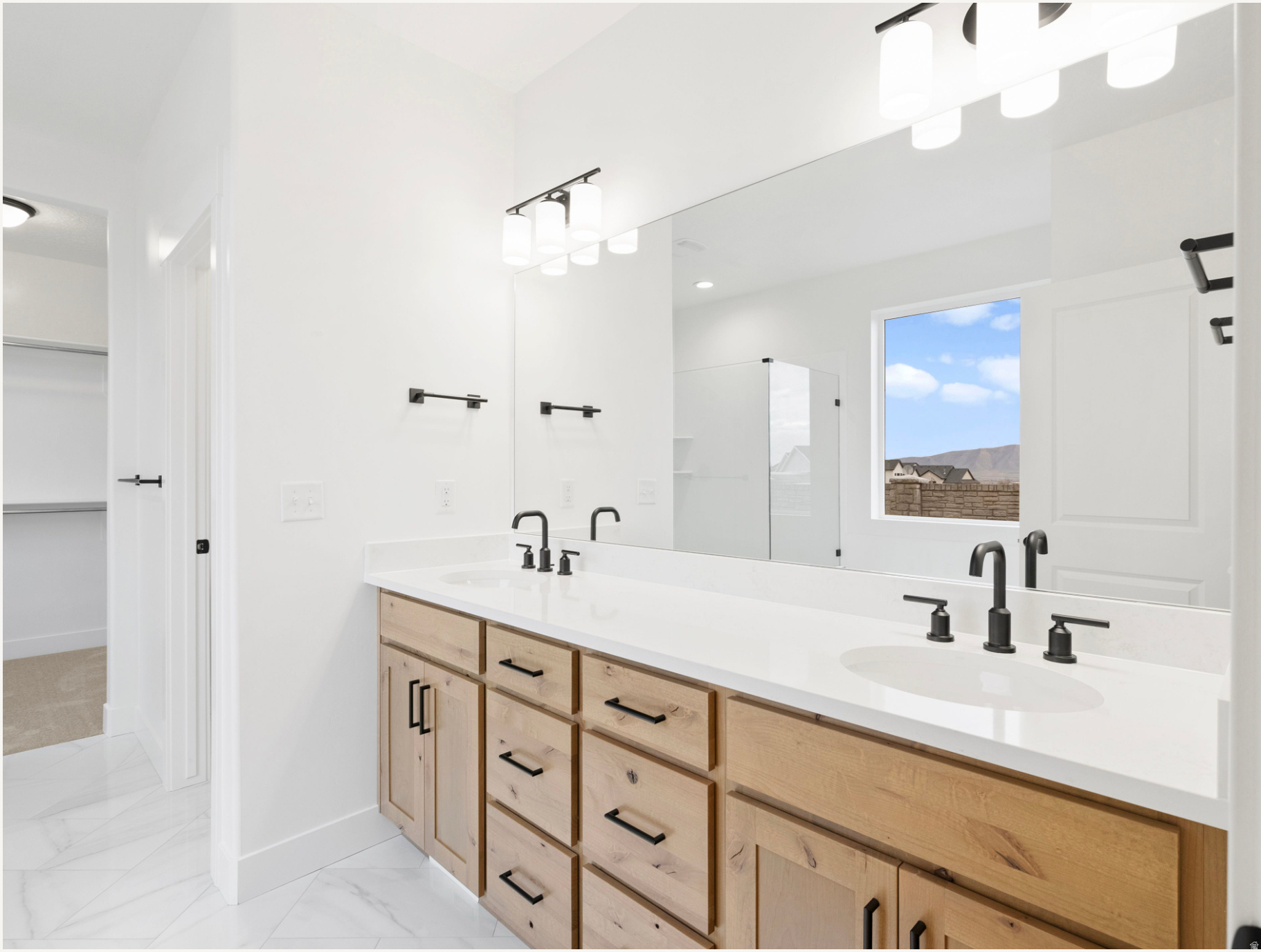 BROAD HOLLOW - Residential