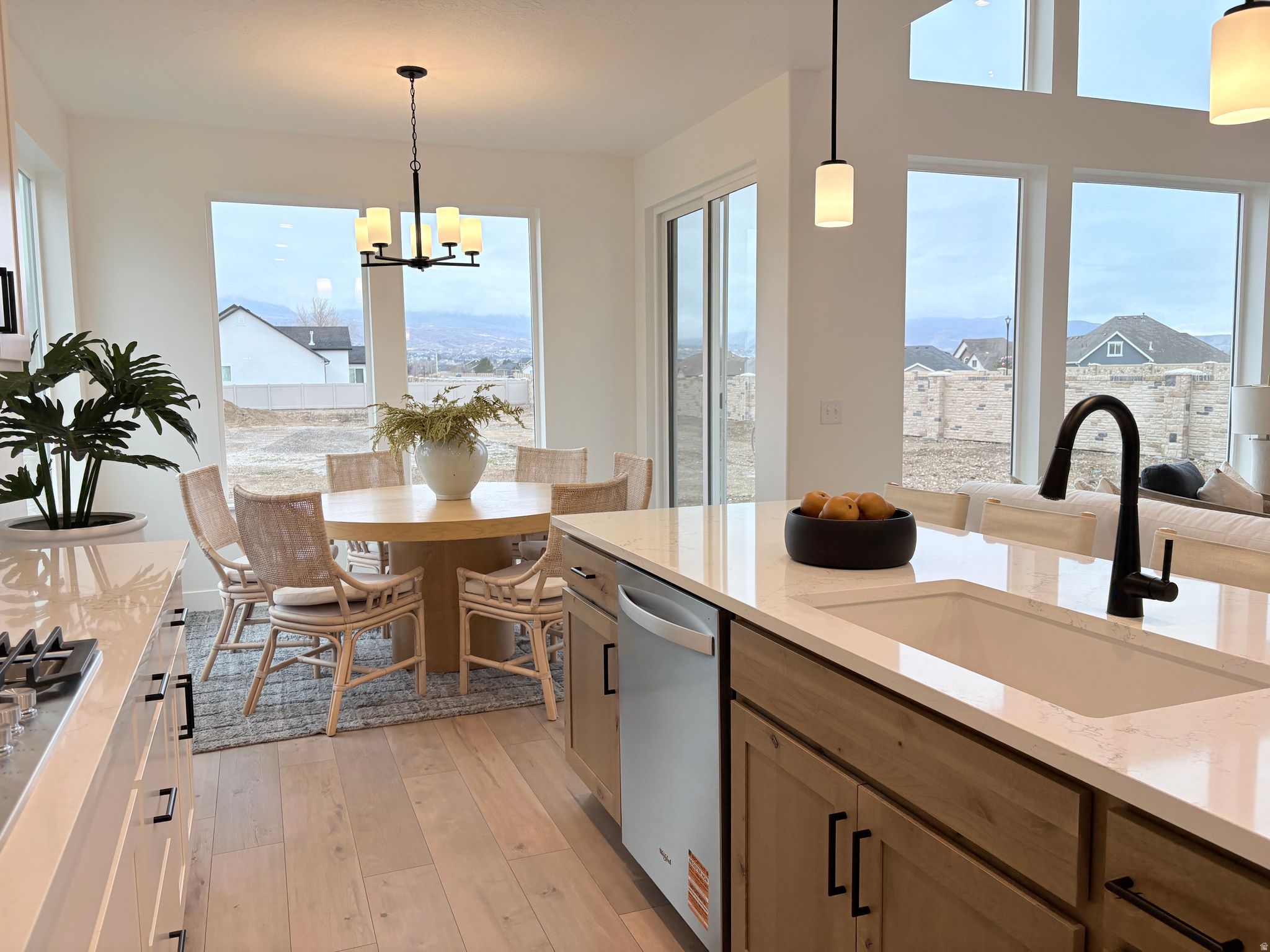 BROAD HOLLOW - Residential