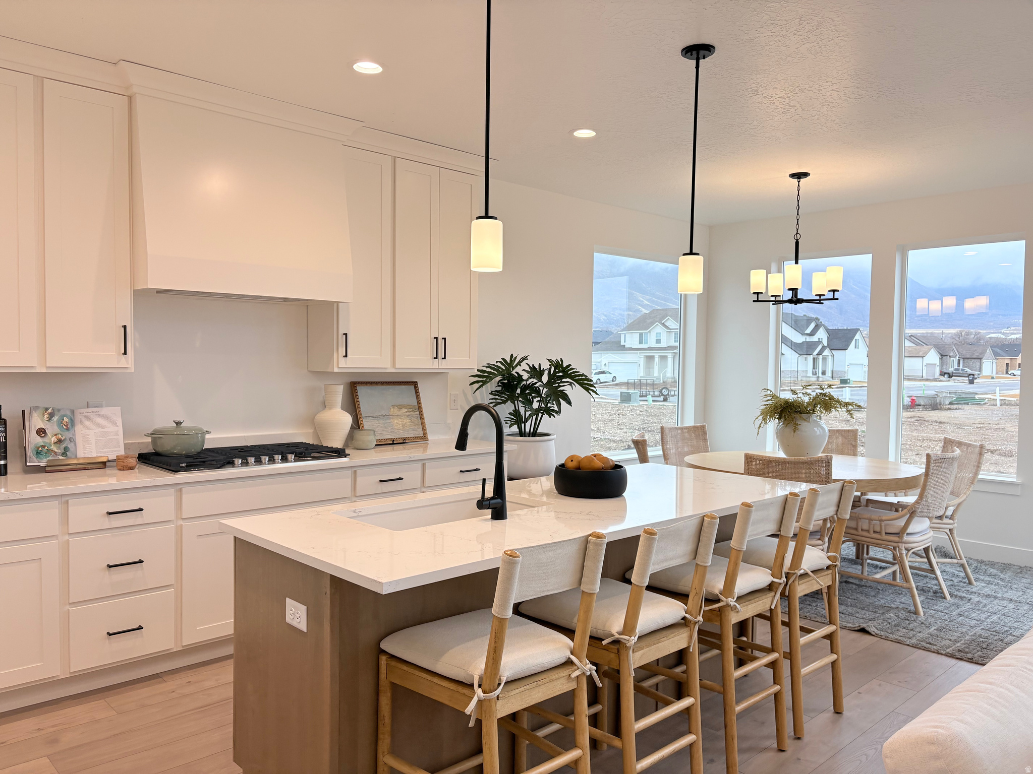 BROAD HOLLOW - Residential