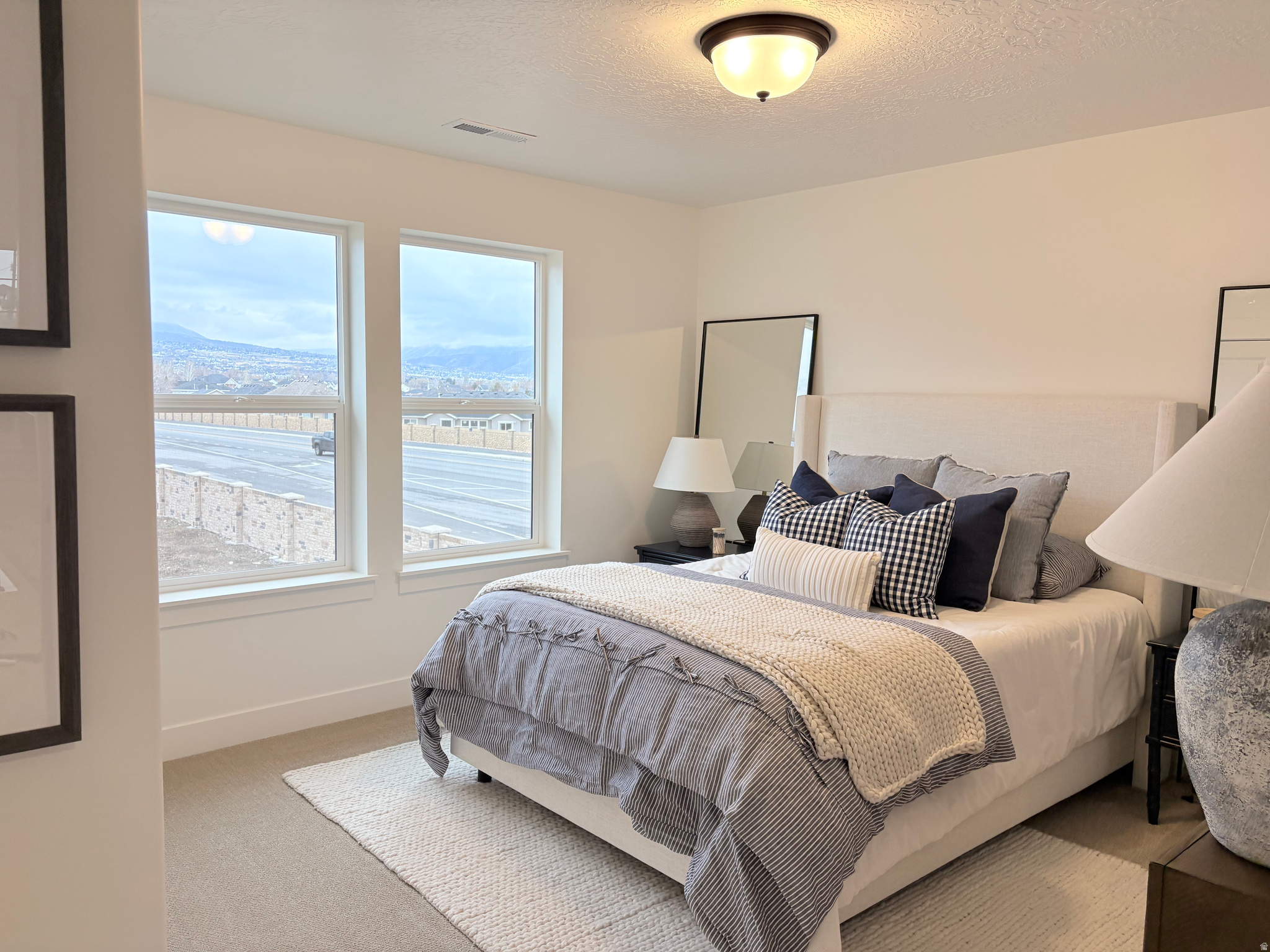 BROAD HOLLOW - Residential