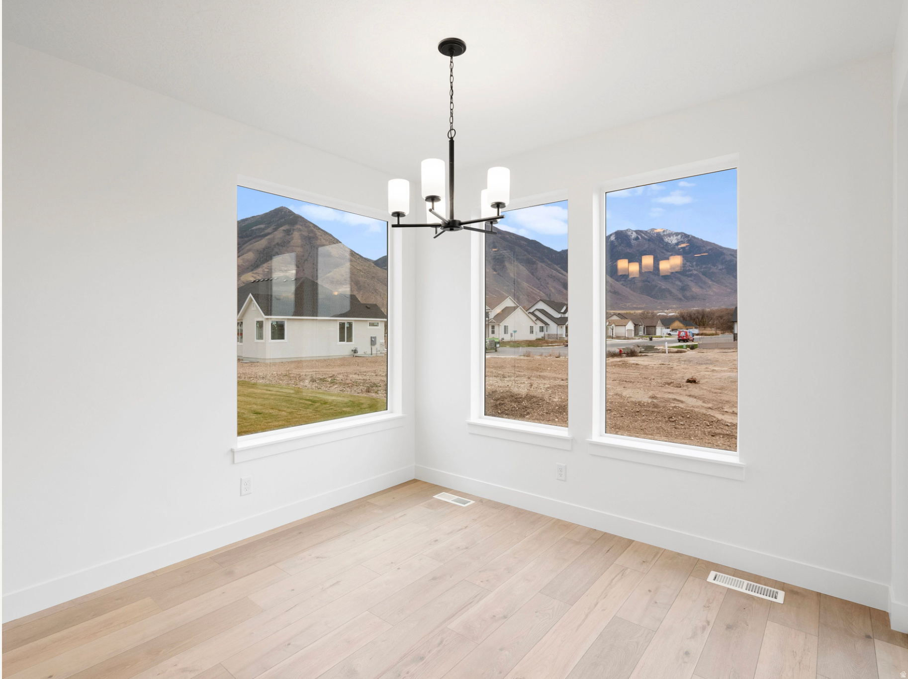 BROAD HOLLOW - Residential