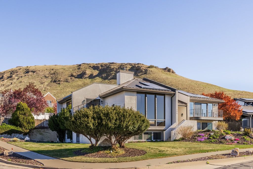 Photo of 195 E NORTH SANDRUN RD, Salt Lake City, UT 84103 (MLS # 2146032)