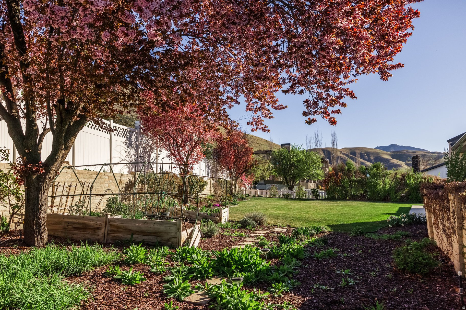 ENSIGN DOWNS - Residential