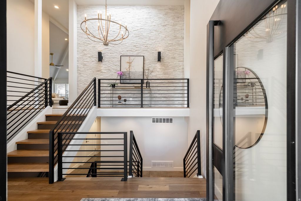 Photo of 195 E NORTH SANDRUN RD, Salt Lake City, UT 84103 (MLS # 2146032)