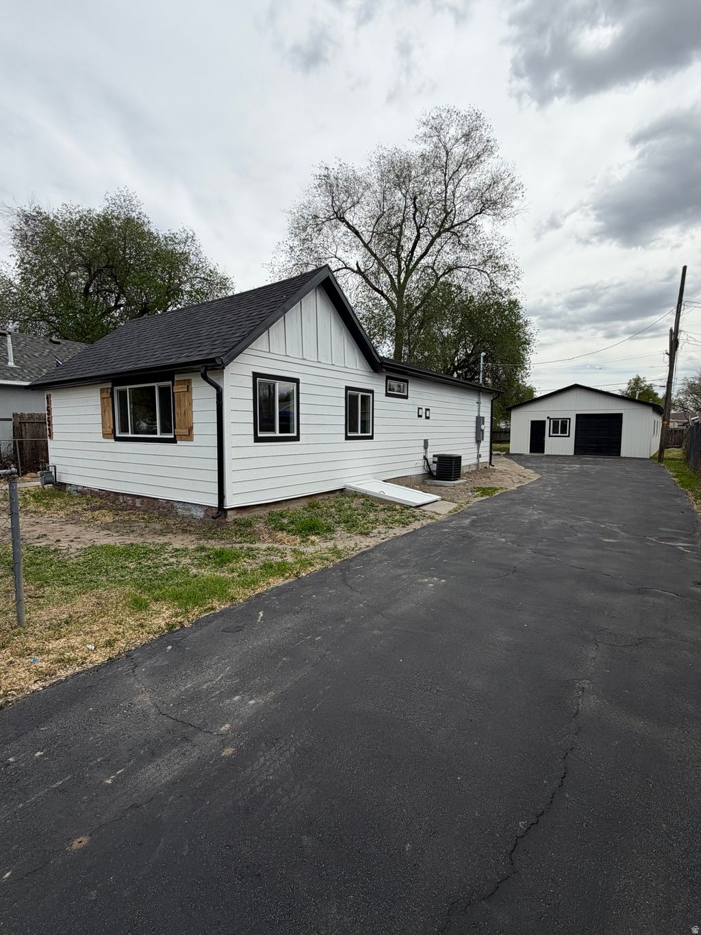 Photo of 1553 W 900 S, Salt Lake City, UT 84104 (MLS # 2152972)