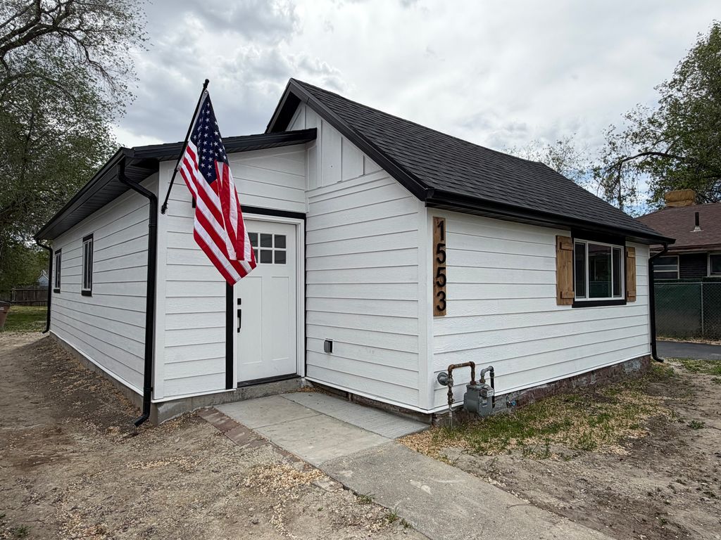 Photo of 1553 W 900 S, Salt Lake City, UT 84104 (MLS # 2152972)