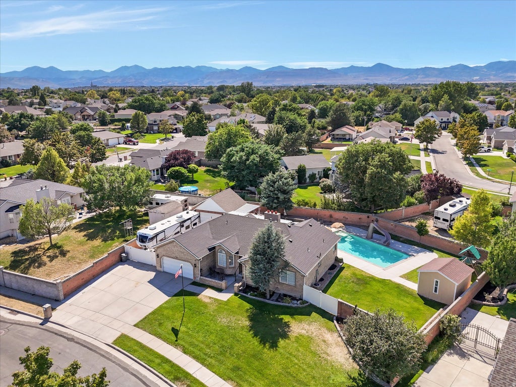 Photo of 9886 S PRESIDENTIAL DR, South Jordan, UT 84095 (MLS # 2175515)