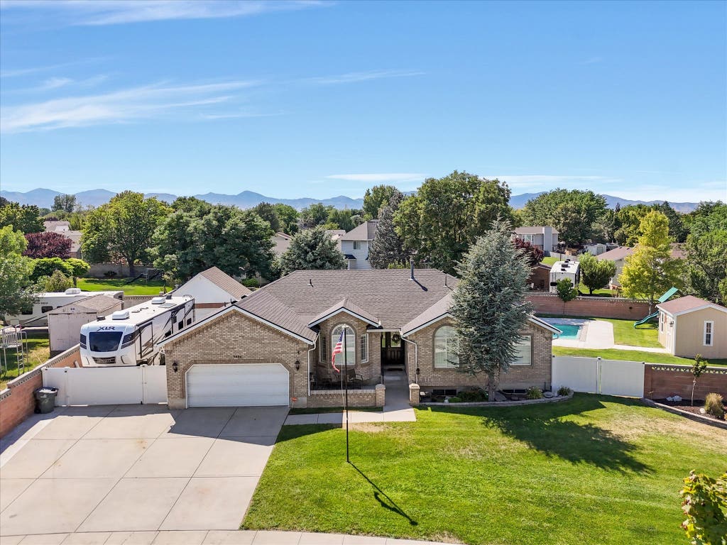 Photo of 9886 S PRESIDENTIAL DR, South Jordan, UT 84095 (MLS # 2175515)