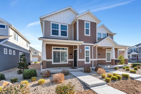 Photo of 37 S TULE VALLEY CT, Saratoga Springs, UT 84045 (MLS # 2102541)