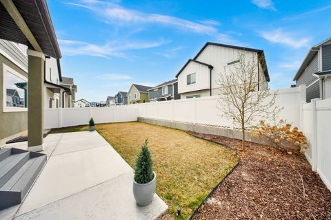 Tiny photo for 809 N COLD POND AVE, Lehi, UT 84043 (MLS # 2144299)