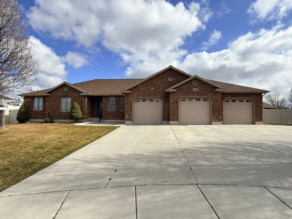 Photo of 1492 N 1615 W, Clinton, UT 84015 (MLS # 2140612)