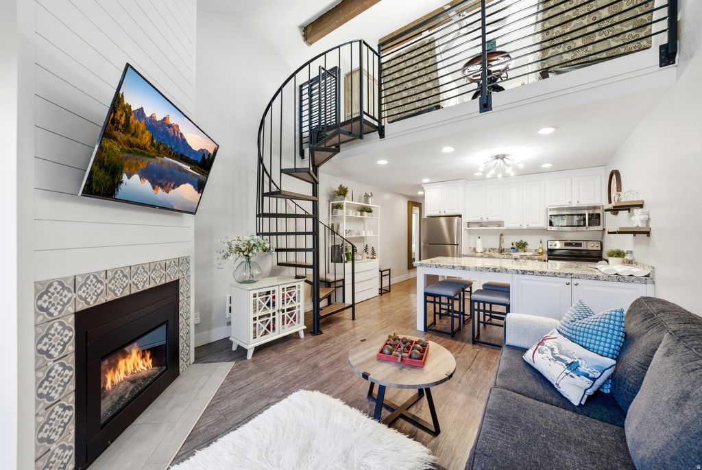 Photo of 1530 EMPIRE AVE #304, Park City, UT 84060 (MLS # 2148084)