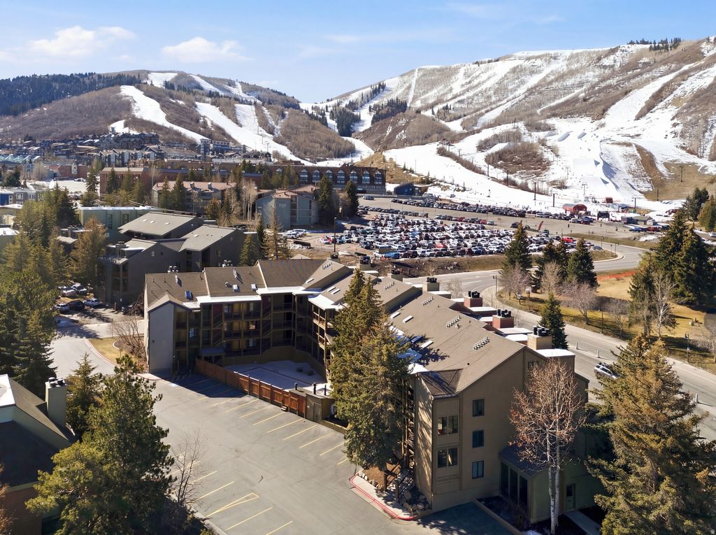 Photo of 1530 EMPIRE AVE #304, Park City, UT 84060 (MLS # 2148084)