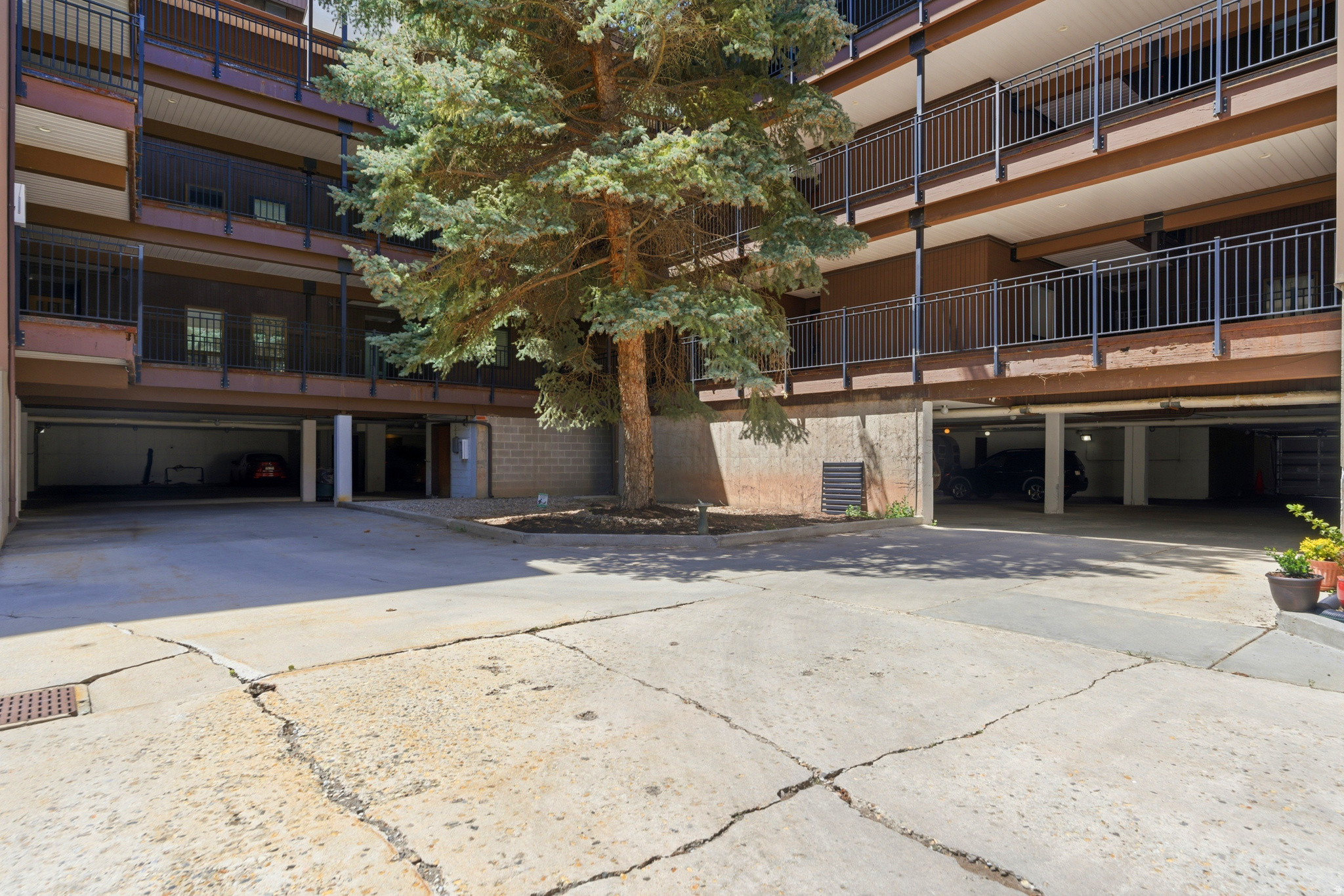 OAKWOOD GARDENS - Residential