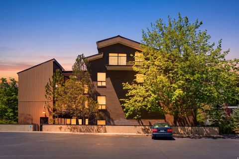 Photo of 939 S DONNER WAY E #111, Salt Lake City, UT 84108 (MLS # 2155448)