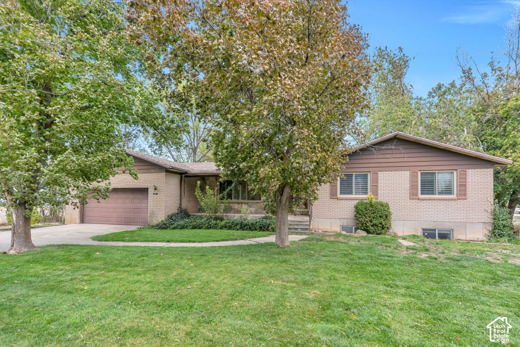 Photo of 111 E 9800 S, Salem, UT 84653 (MLS # 2192915)