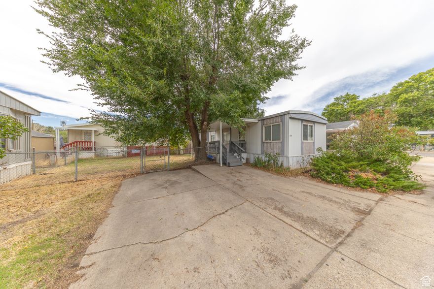 Looking for an affordable home that's move in ready? This charming 2 Bedroom 1 bathroom Mobile home offers the perfect blend of comfort and convenience. Scenic walk trails at close distance.