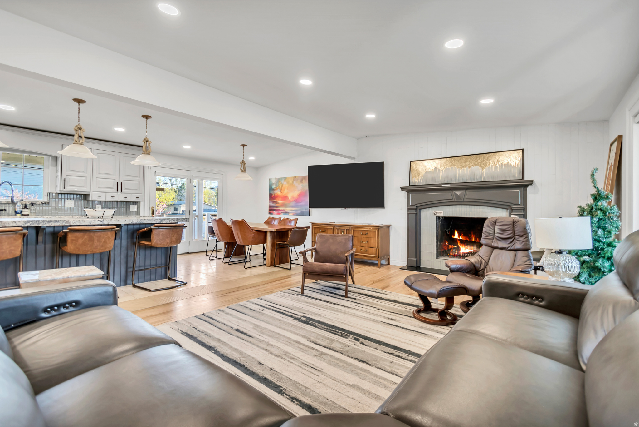 CROWN COLONY - Residential