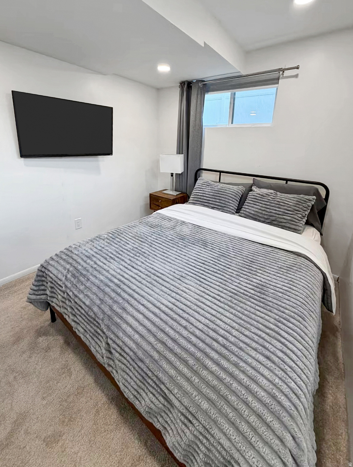 CROWN COLONY - Residential