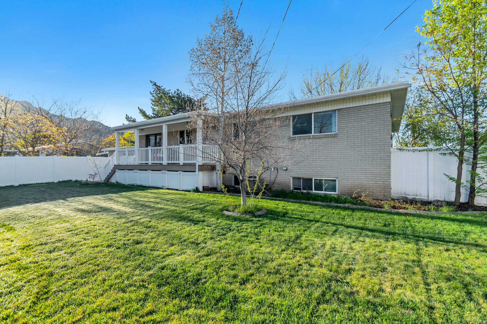 CROWN COLONY - Residential