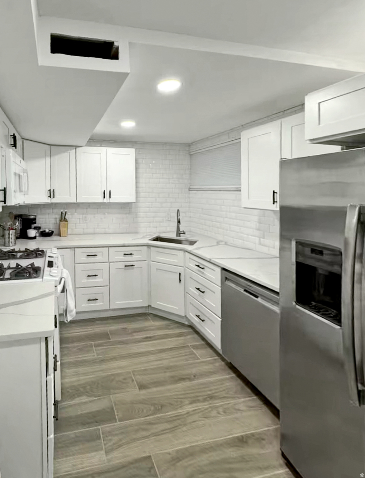 CROWN COLONY - Residential