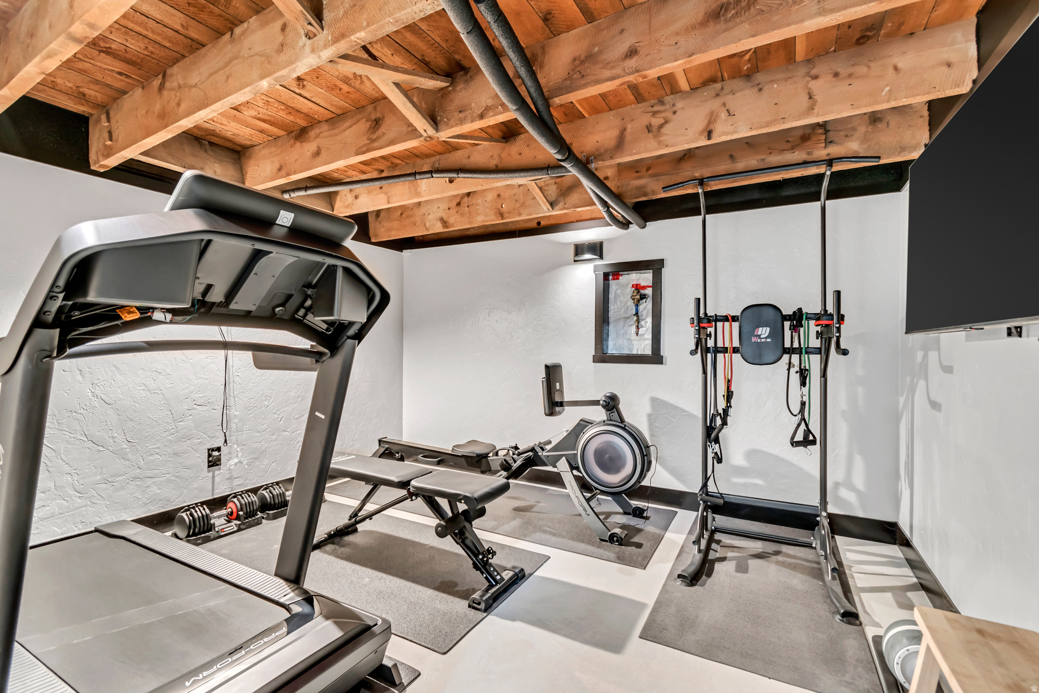 CROWN COLONY - Residential