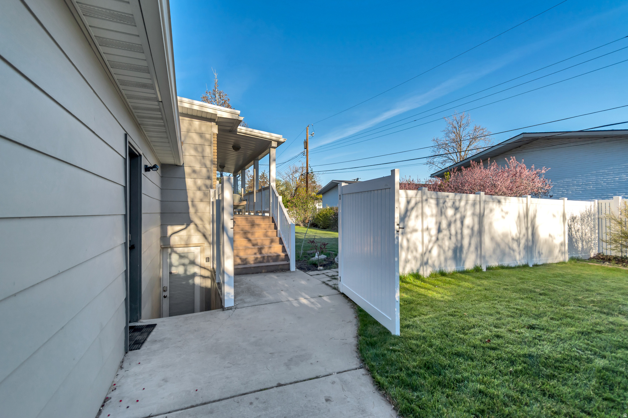 CROWN COLONY - Residential