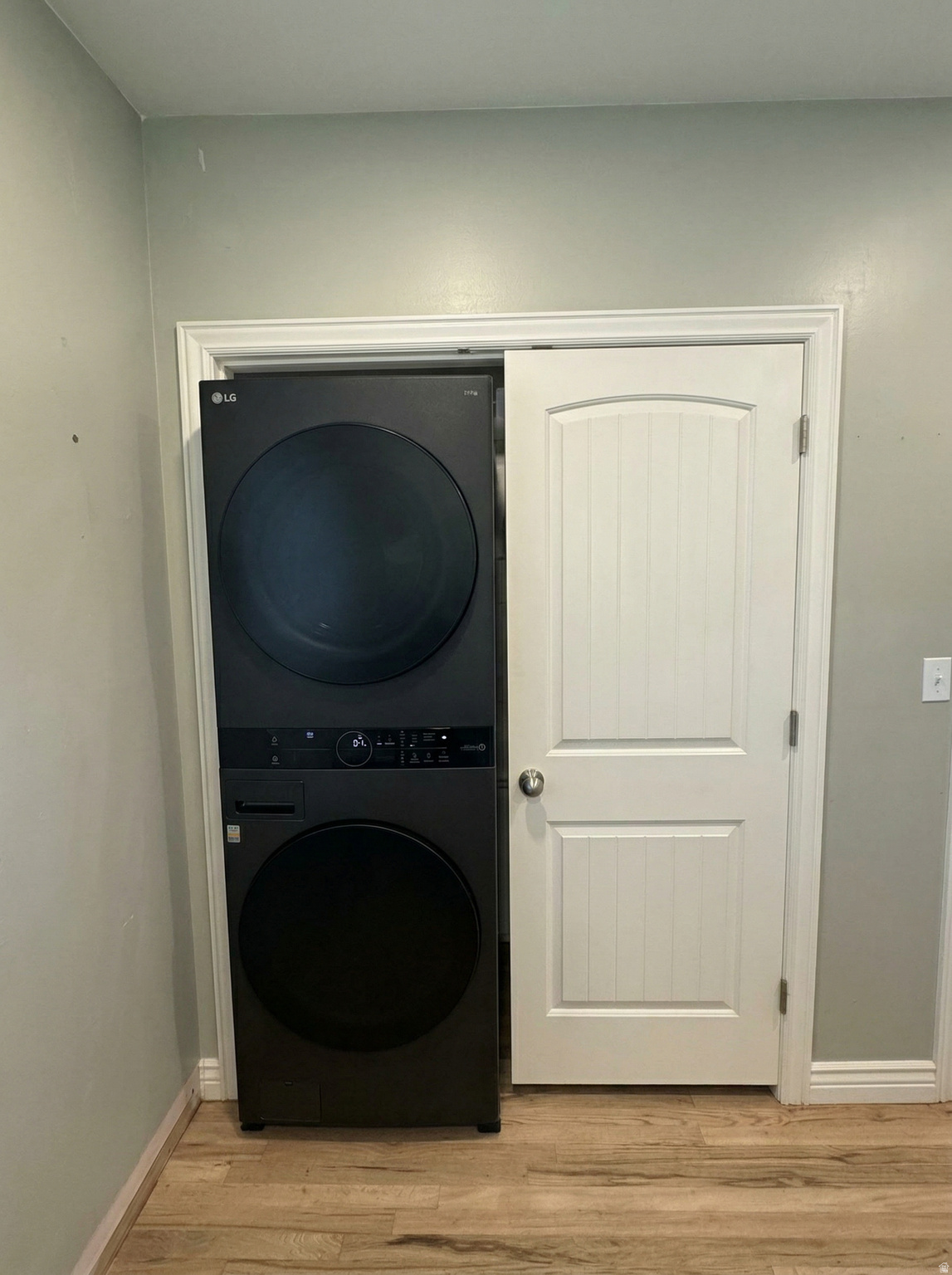 CROWN COLONY - Residential