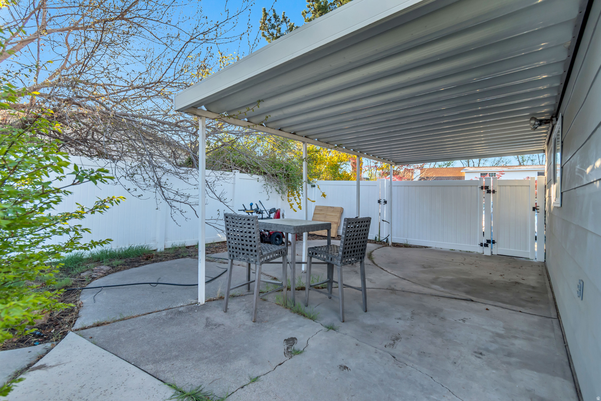 CROWN COLONY - Residential