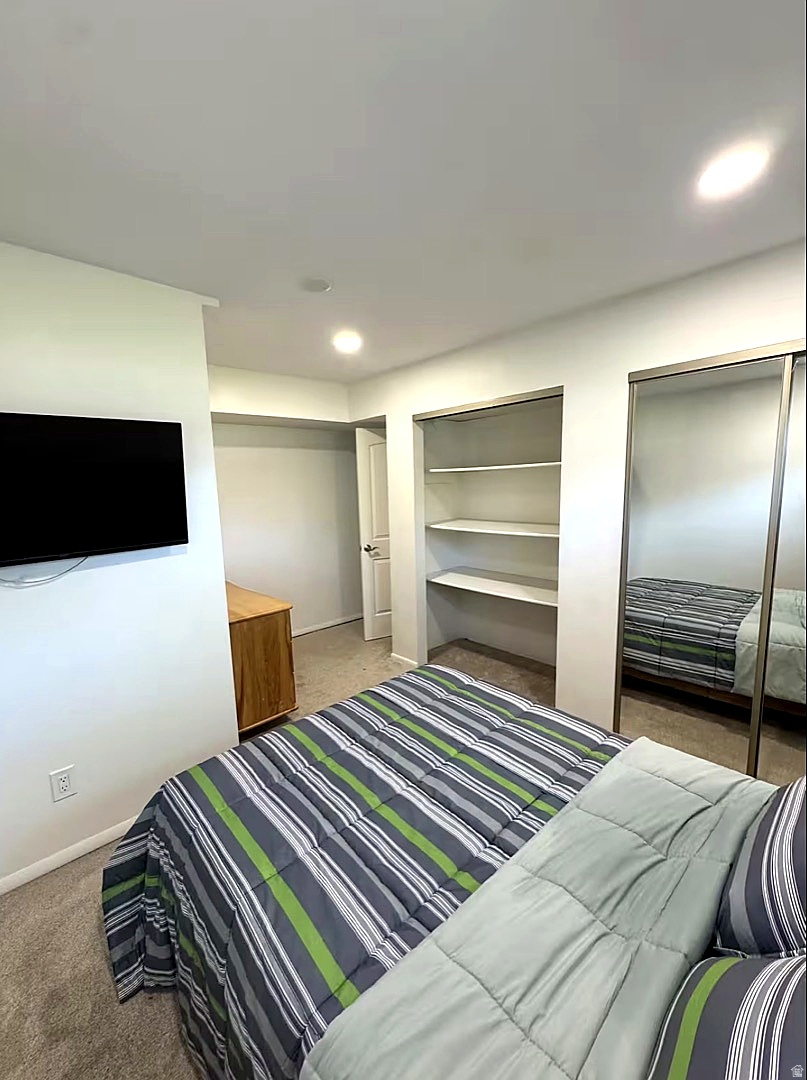 CROWN COLONY - Residential