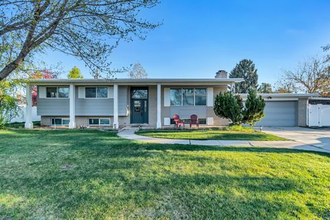 Photo of 1697 E BUNKERHILL RD E, Holladay, UT 84117 (MLS # 2149676)