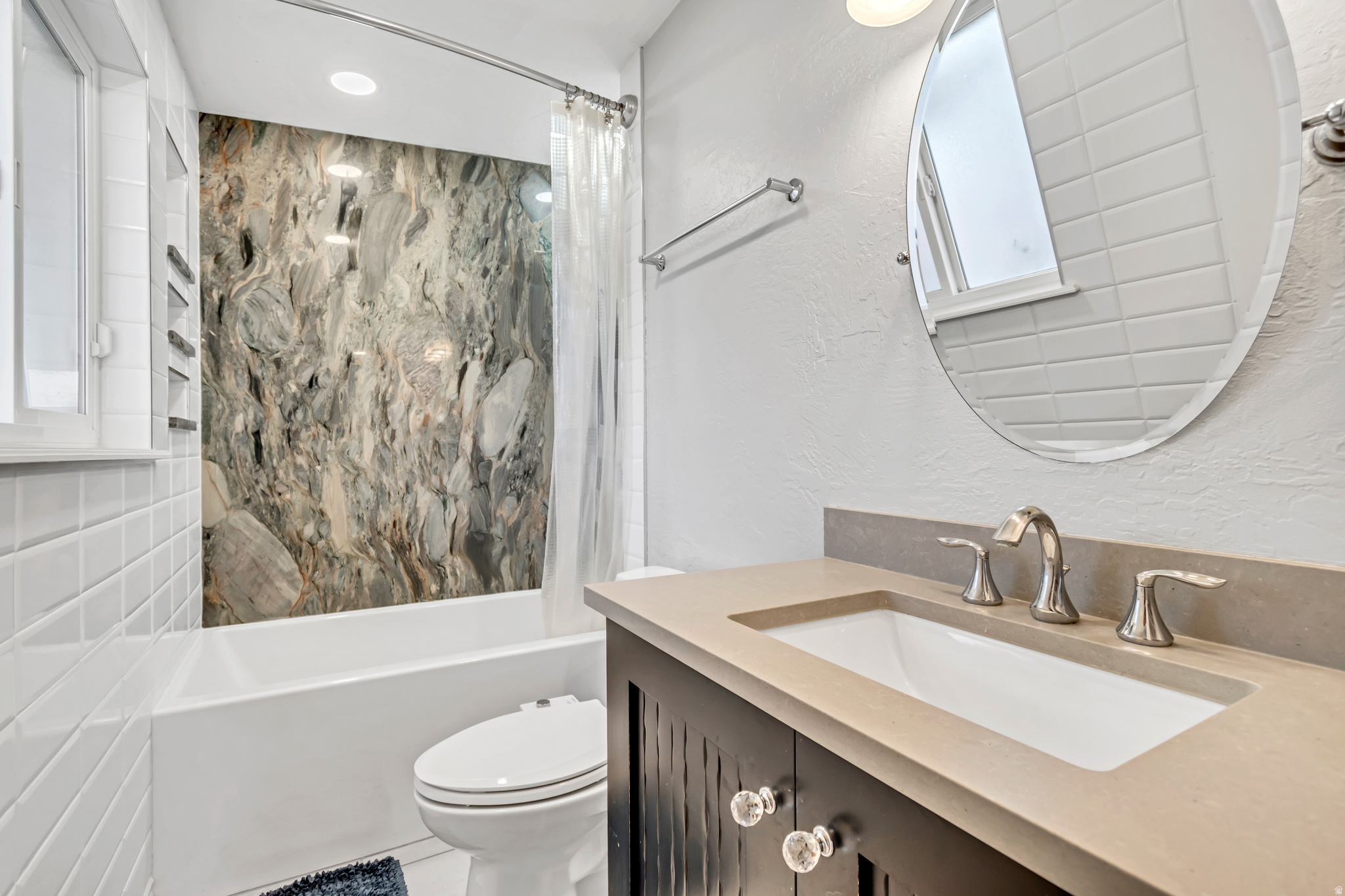 CROWN COLONY - Residential