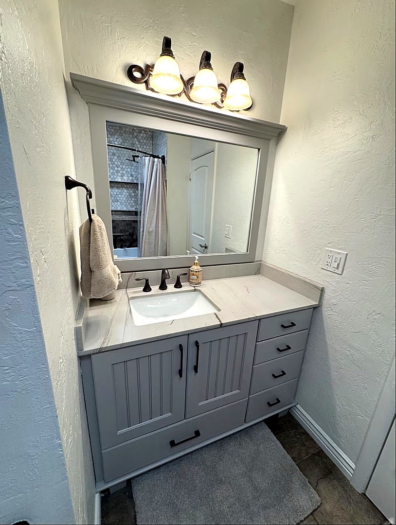 CROWN COLONY - Residential