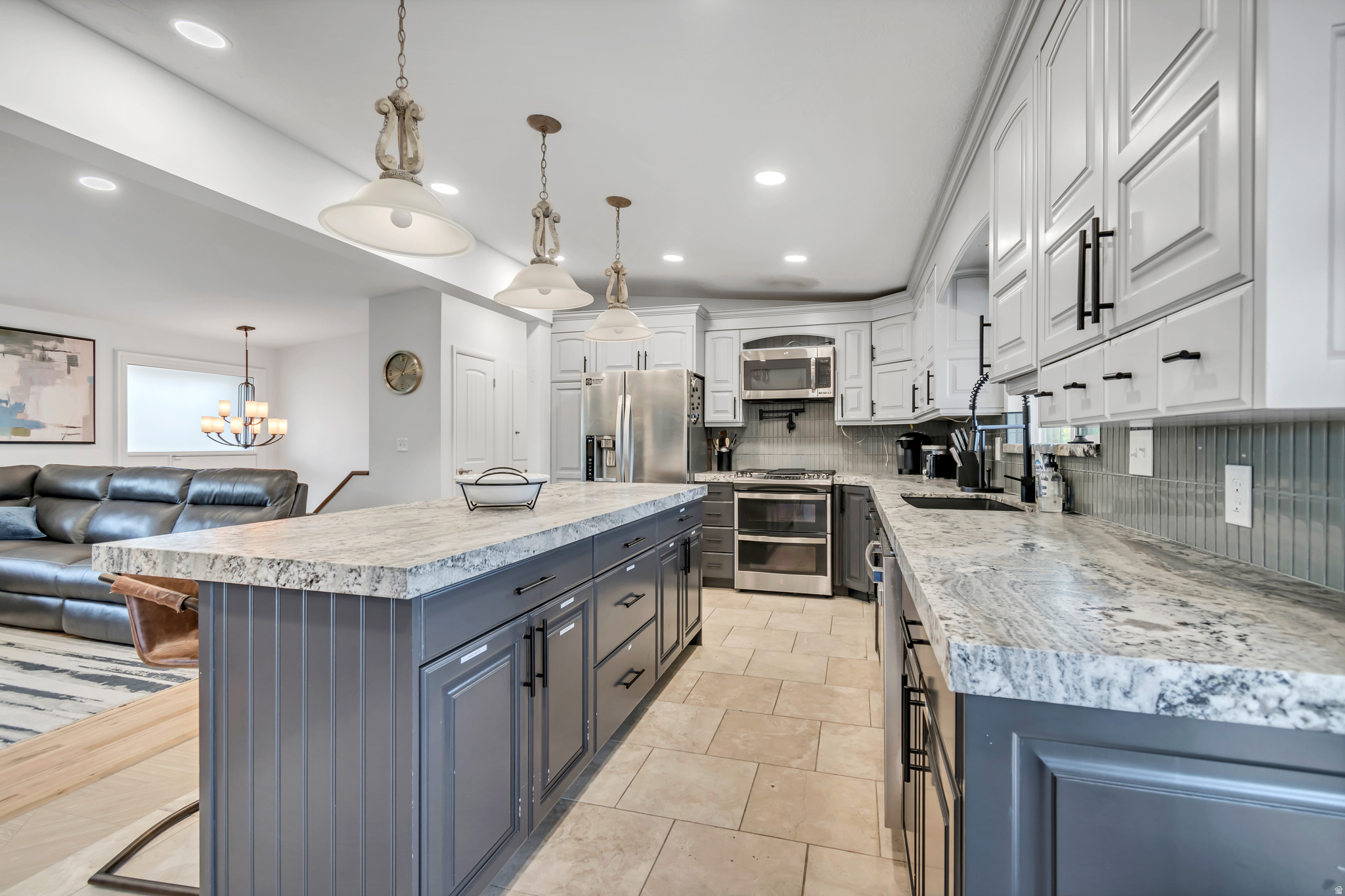 CROWN COLONY - Residential