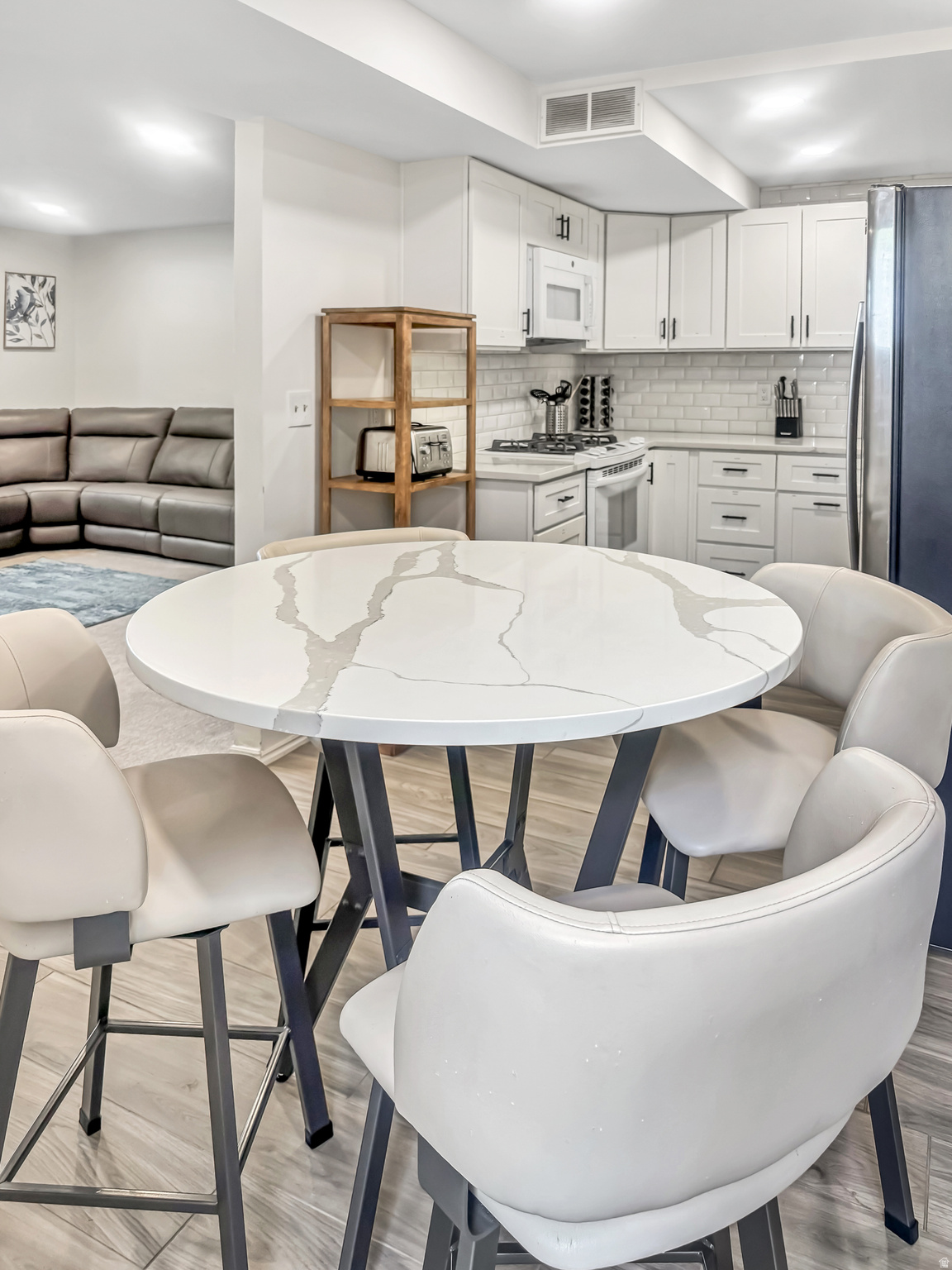 CROWN COLONY - Residential