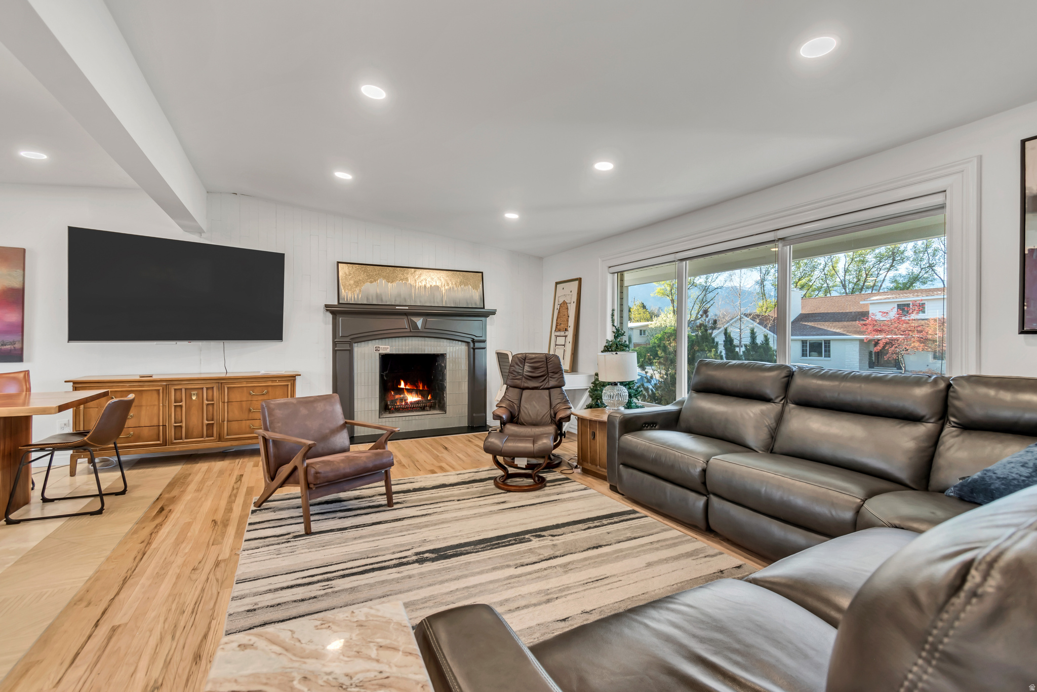 CROWN COLONY - Residential