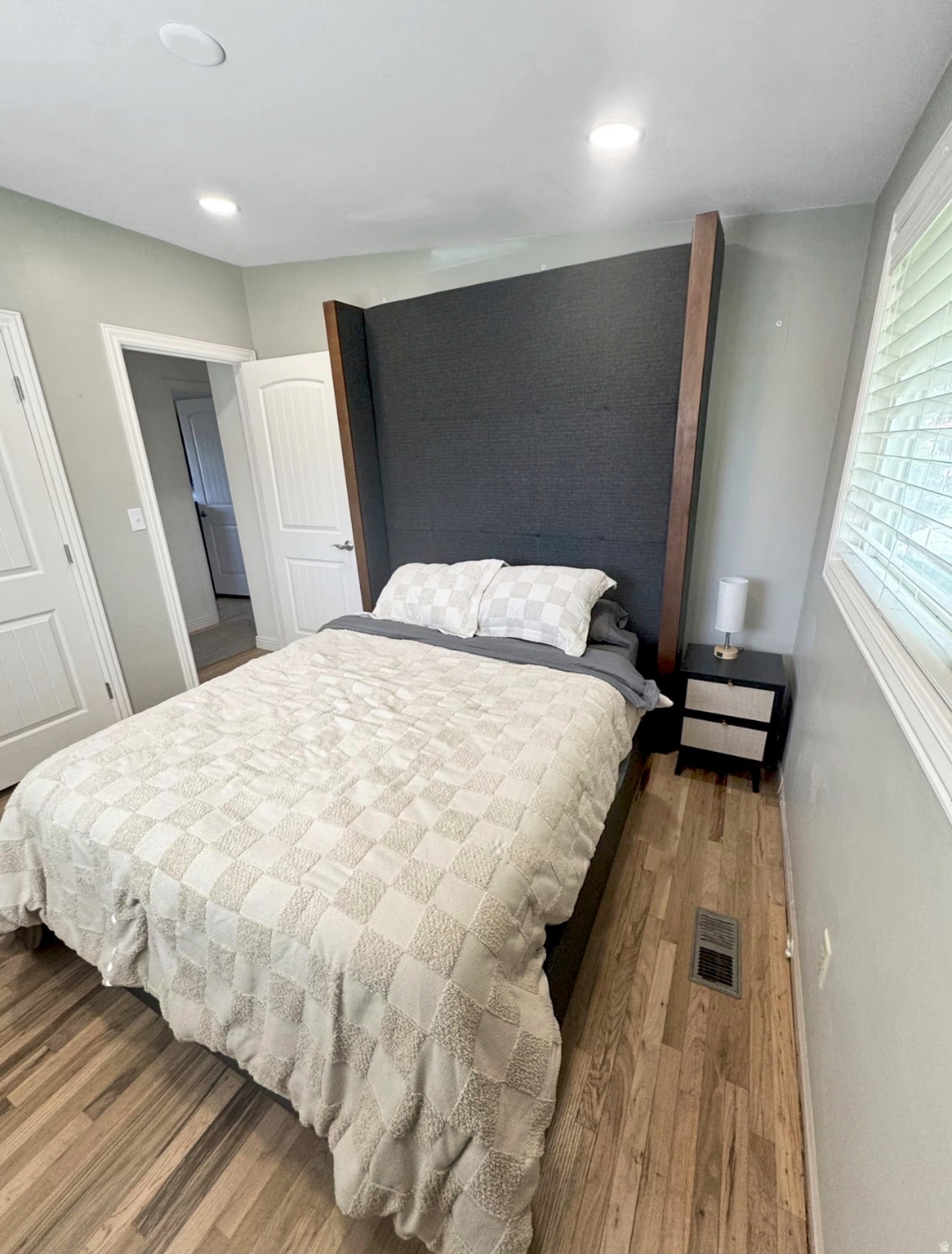 CROWN COLONY - Residential