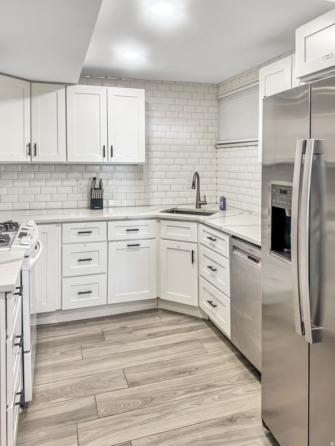 CROWN COLONY - Residential