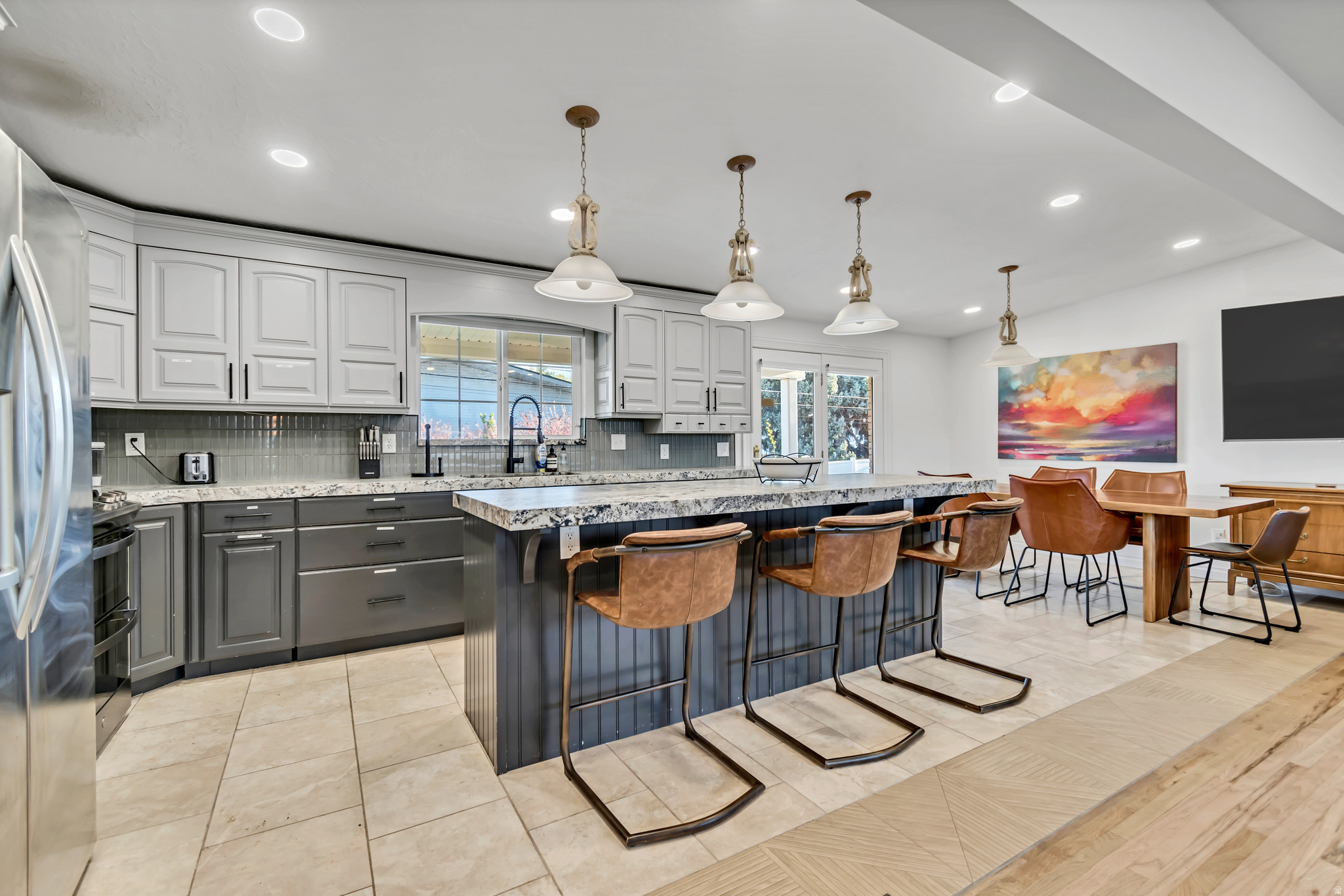 CROWN COLONY - Residential