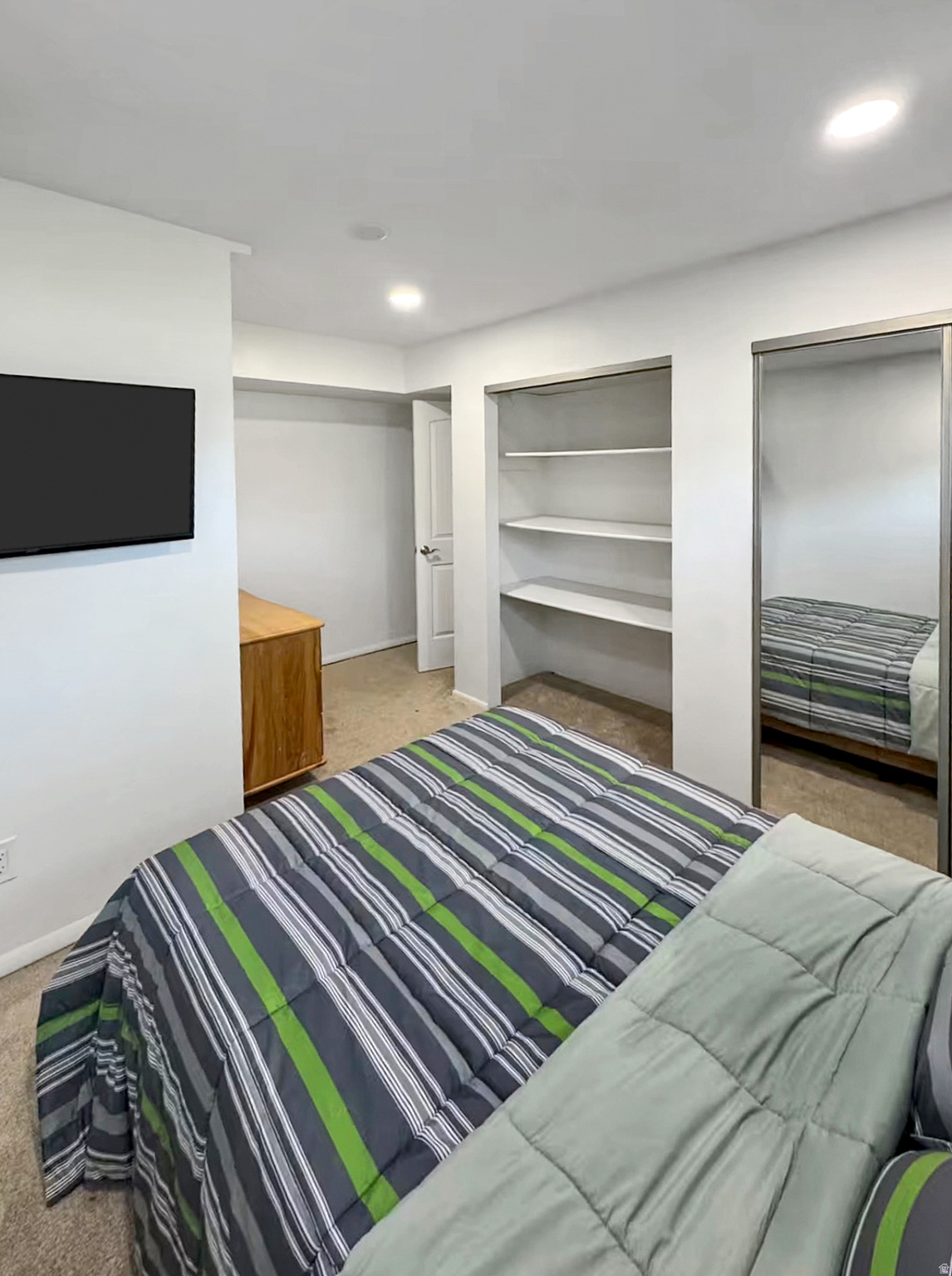 CROWN COLONY - Residential