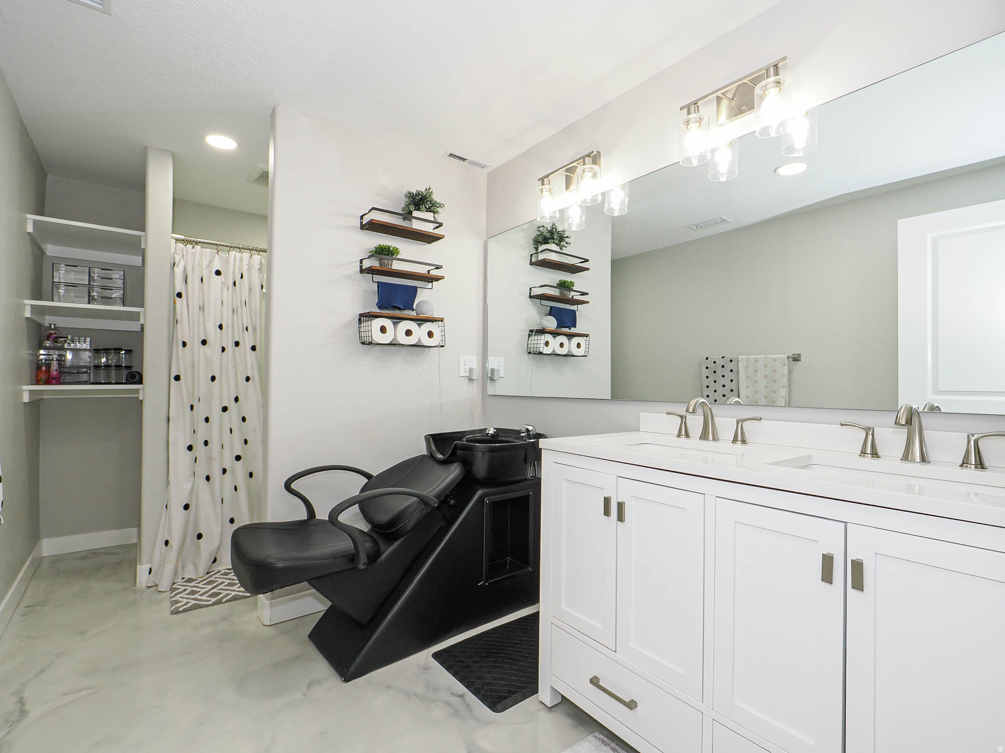 VILLAGE - Residential