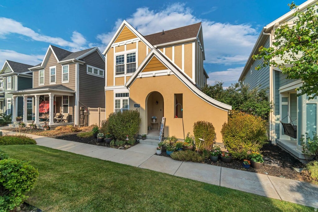 Photo of 10623 S OZARKS DR, South Jordan, UT 84009 (MLS # 2175161)