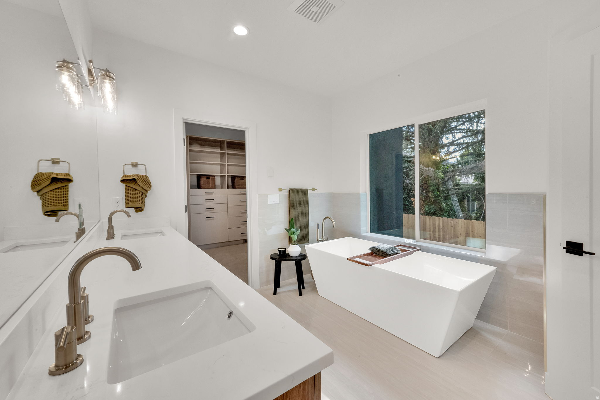 LAKEWOOD - Residential